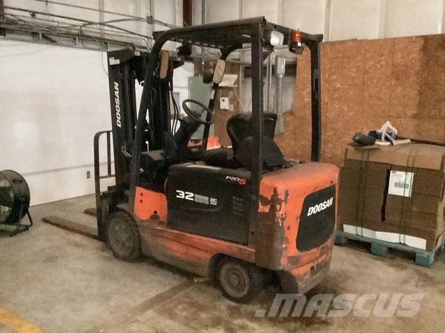 Doosan BC32S-5 شاحنات ذات رافعات شوكية تعمل بالكهرباء
