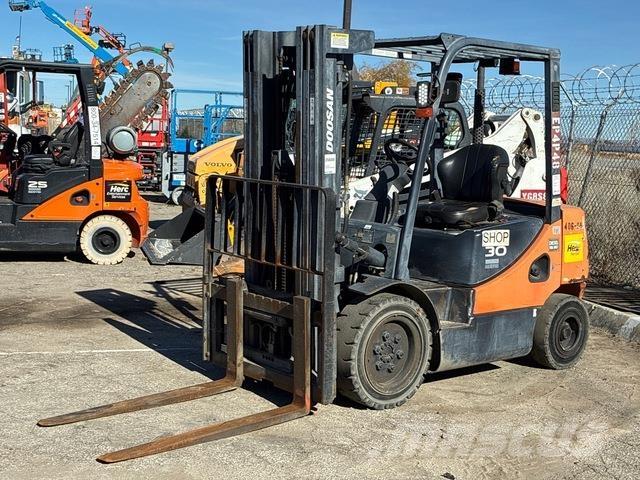 Doosan D30S-5 شاحنات ذات رافعات شوكية - أخرى