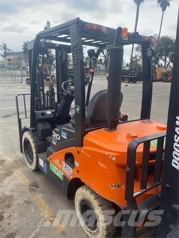 Doosan D30S7 شاحنات ذات رافعات شوكية - أخرى