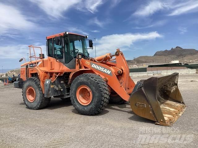 Doosan DL300-5 لوادر بعجل