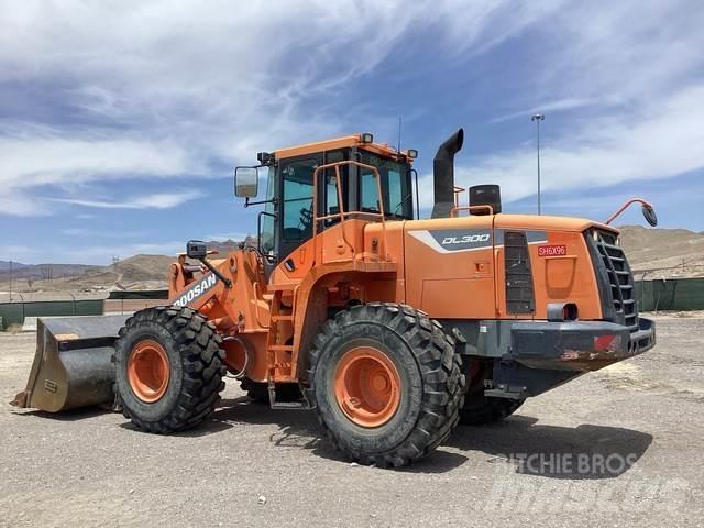 Doosan DL300-5 لوادر بعجل