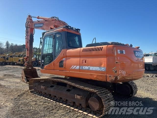 Doosan DX225LC حفارات زحافة