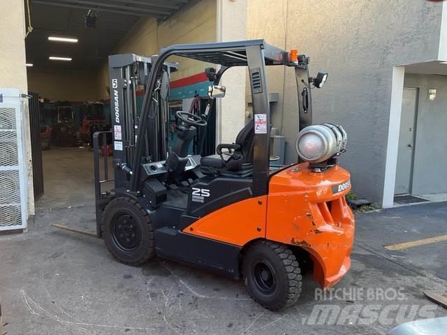 Doosan G25E-7 أخرى