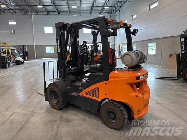Doosan G25N-7 أخرى
