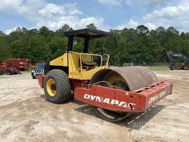 Dynapac CA250D مداحل أحادية الأسطوانة