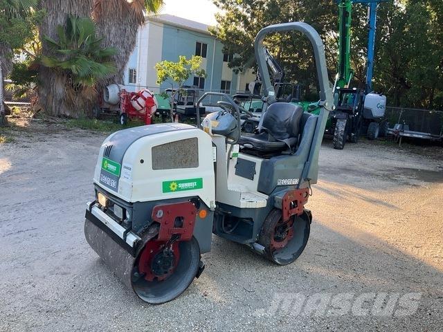 Dynapac CC1000 مداحل ثنائية الاسطوانة