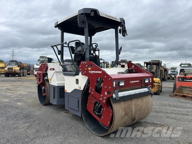 Dynapac CC2200 مداحل ثنائية الاسطوانة