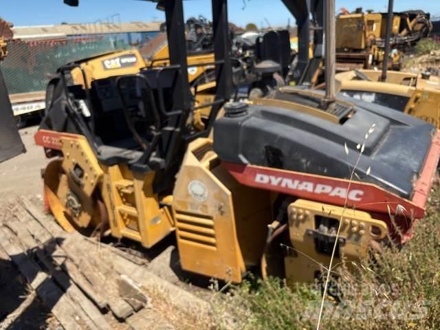 Dynapac CC222 مداحل ثنائية الاسطوانة
