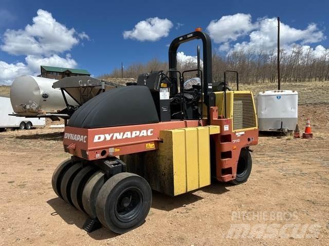 Dynapac CP142 مداحل ذات إطارات هوائية