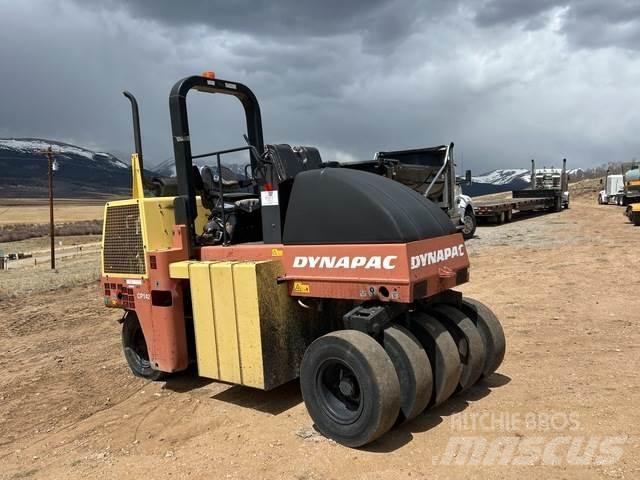 Dynapac CP142 مداحل ذات إطارات هوائية