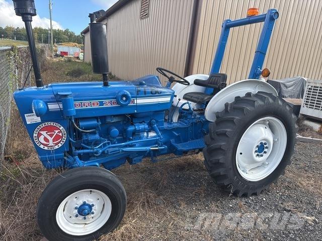 Ford 2000 الجرارات