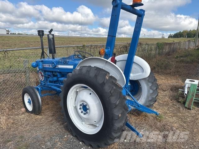 Ford 2000 الجرارات