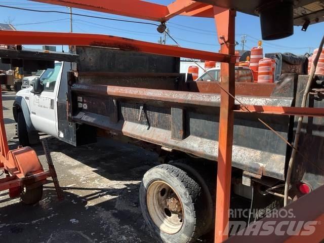 Ford 550 شاحنات قلابة