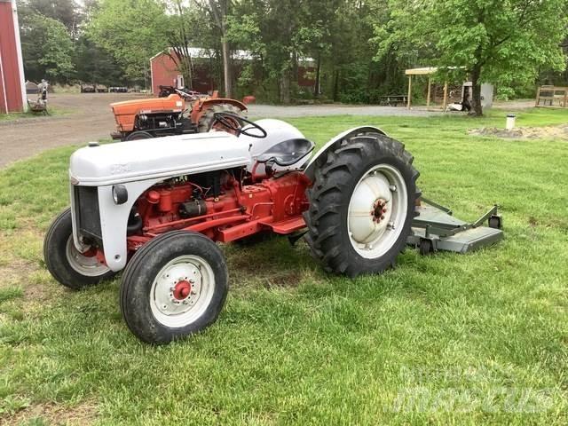 Ford 8N الجرارات