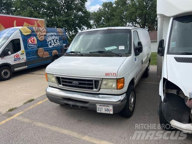 Ford E-150 شاحنة مقفلة
