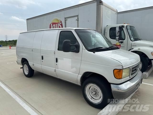 Ford E-150 شاحنة مقفلة