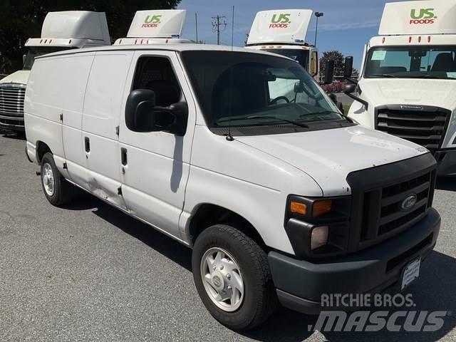Ford E-150 شاحنة مقفلة