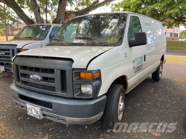 Ford E-150 شاحنة مقفلة