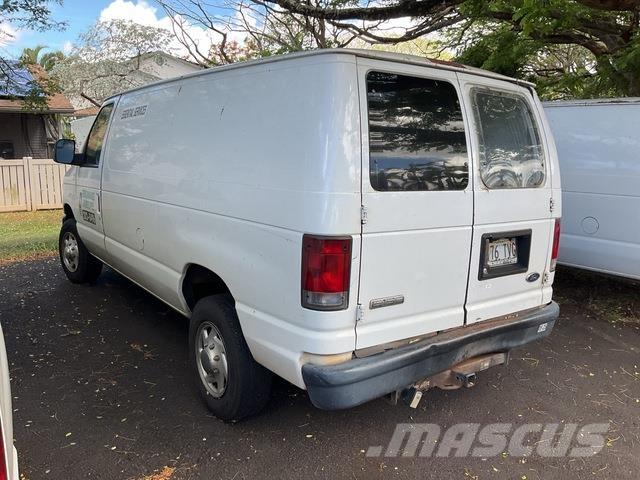 Ford E-150 شاحنة مقفلة