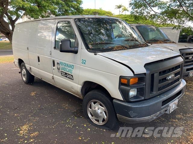 Ford E-150 شاحنة مقفلة