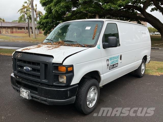 Ford E-150 شاحنة مقفلة