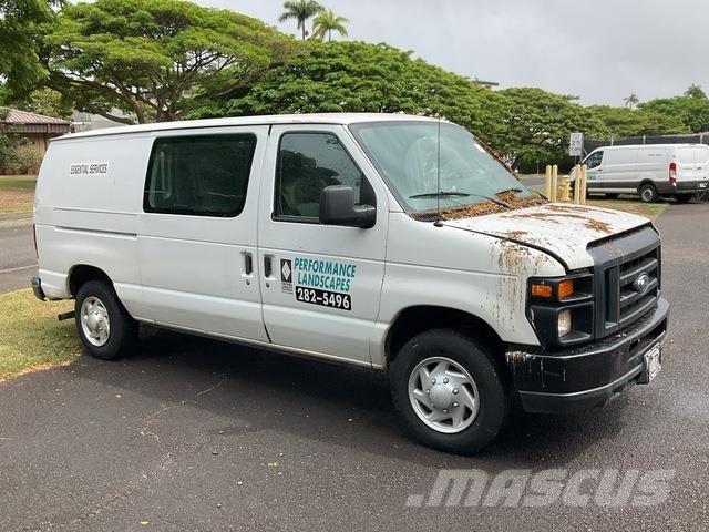 Ford E-150 شاحنة مقفلة