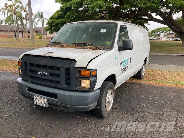 Ford E-150 شاحنة مقفلة