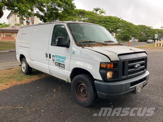 Ford E-150 شاحنة مقفلة