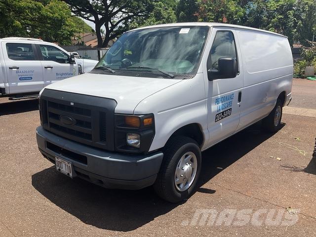 Ford E-150 شاحنة مقفلة
