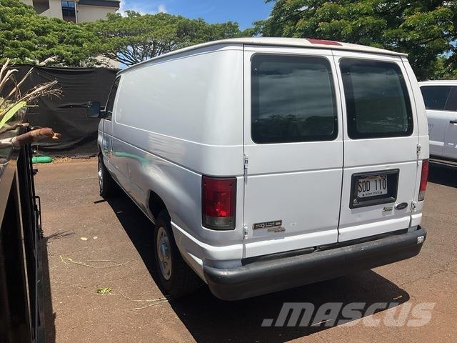 Ford E-150 شاحنة مقفلة
