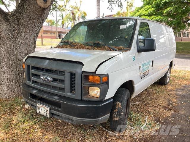 Ford E-150 شاحنة مقفلة