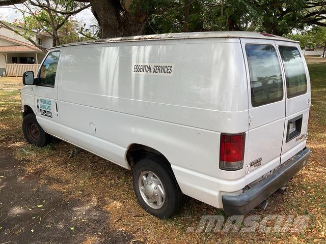 Ford E-150 شاحنة مقفلة