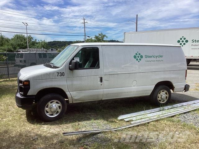 Ford E-150 شاحنة مقفلة