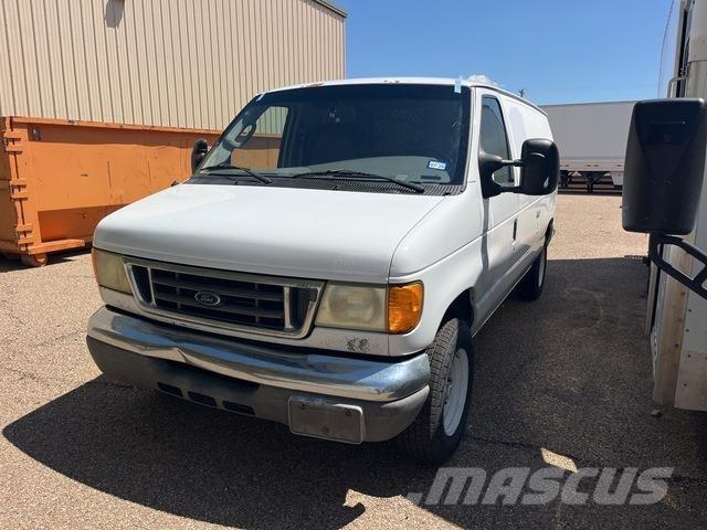 Ford E-150 شاحنة مقفلة