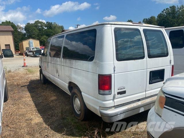Ford E-150 سيارات