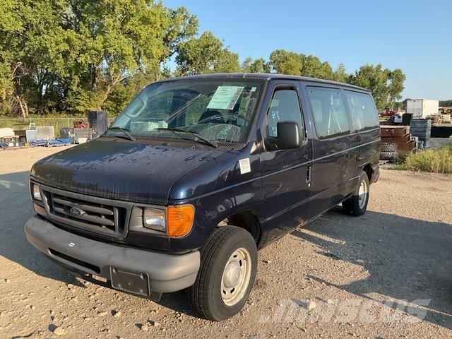 Ford E-150 XL سيارات