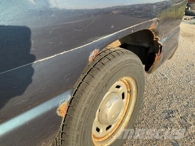 Ford E-150 XL سيارات