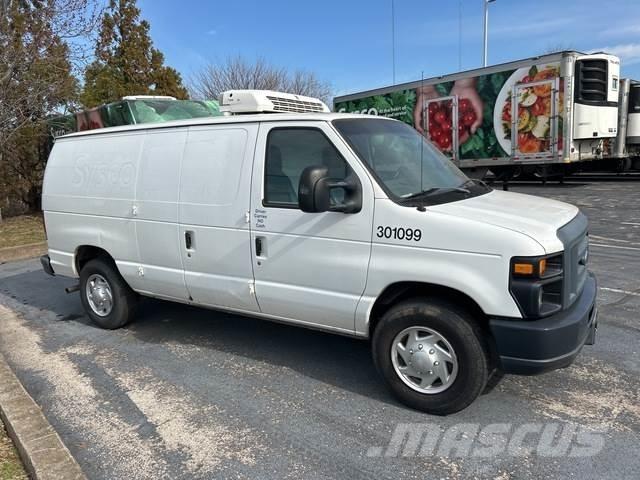 Ford E-250 شاحنة مقفلة