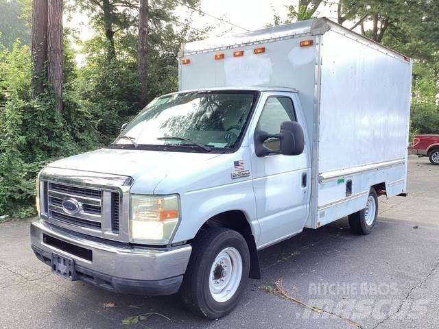 Ford E-250 شاحنة مقفلة