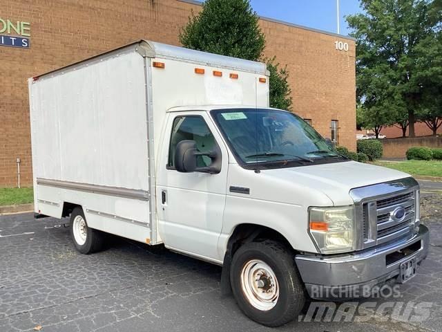 Ford E-250 شاحنة مقفلة