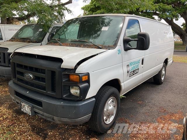 Ford E-250 شاحنة مقفلة