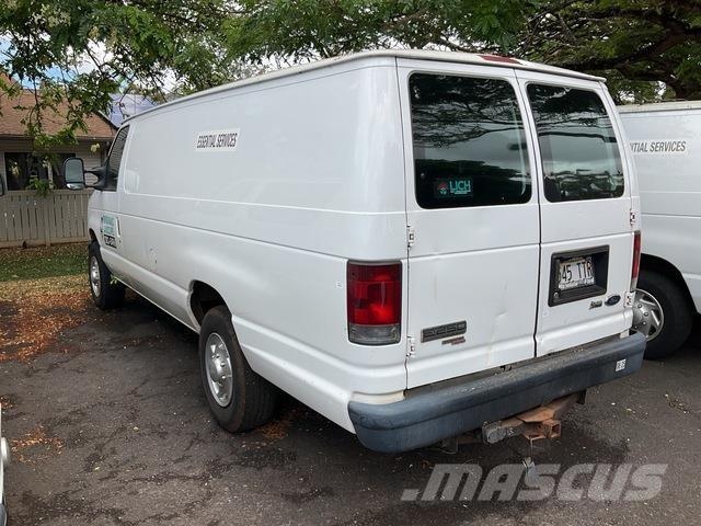 Ford E-250 شاحنة مقفلة