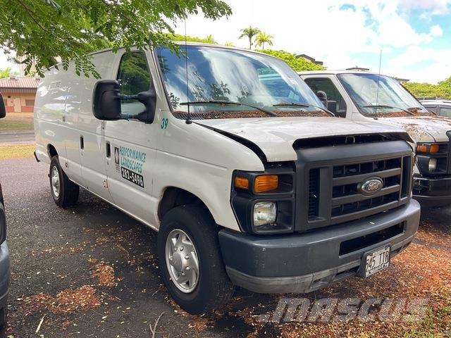 Ford E-250 شاحنة مقفلة