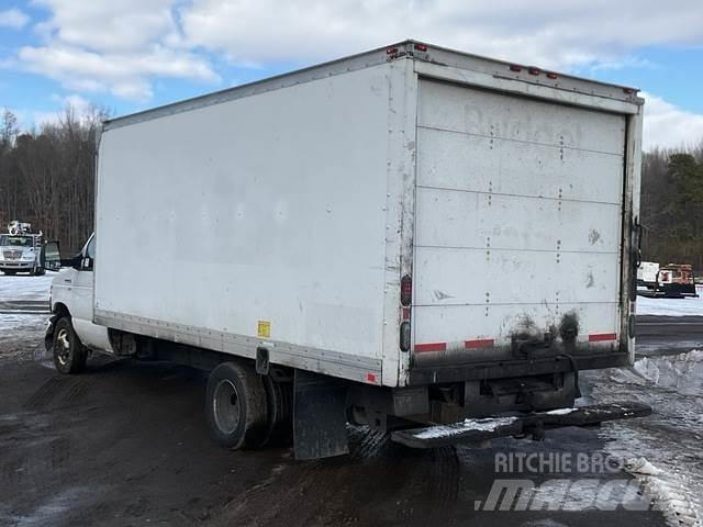 Ford E-350 شاحنات ذات هيكل صندوقي