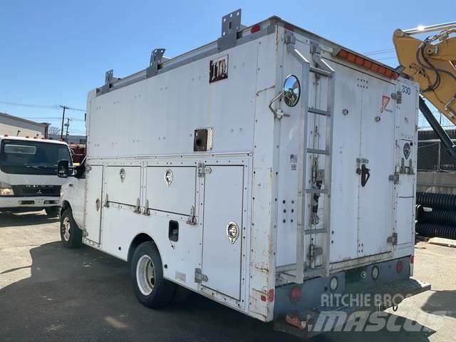 Ford E-350 شاحنات خفيفة/مفصلية الجوانب