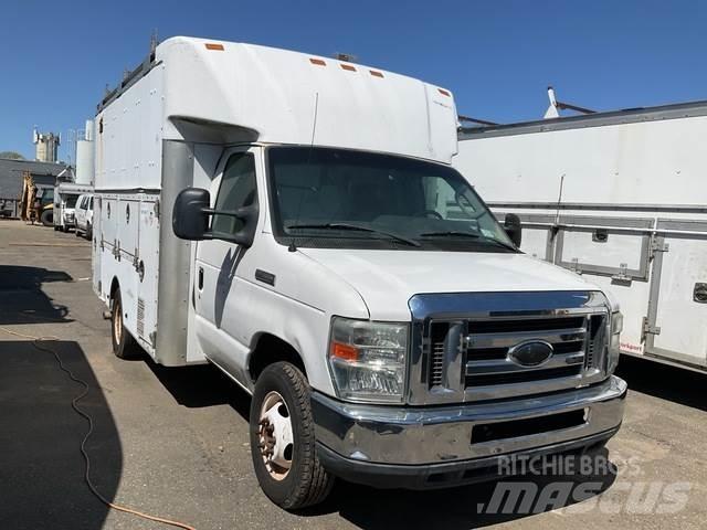 Ford E-350 شاحنات خفيفة/مفصلية الجوانب