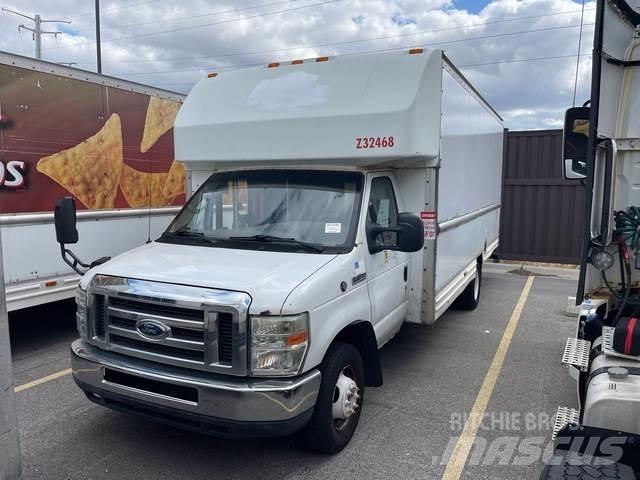 Ford E-350 شاحنة مقفلة