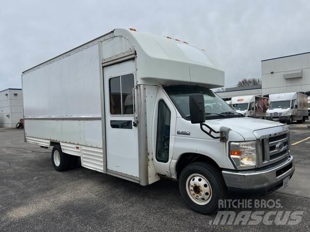 Ford E-350 شاحنات ذات هيكل صندوقي