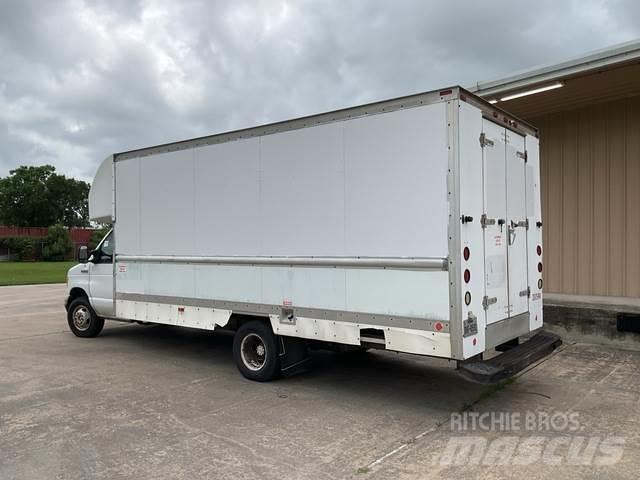 Ford E-350 شاحنة مقفلة