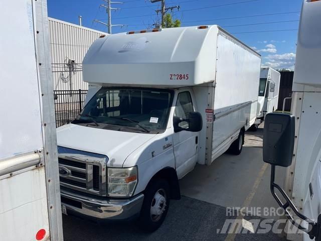 Ford E-350 شاحنة مقفلة